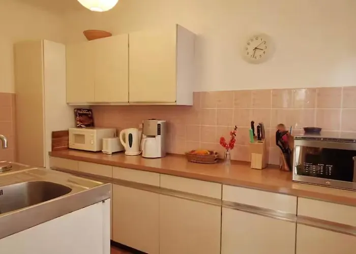 With Garden Terrace - Free Parking *